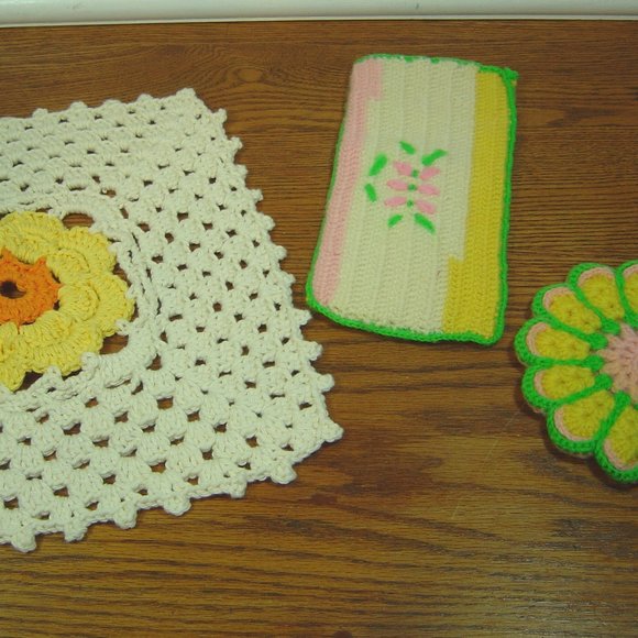 Hand Crafted Accents Vintage Crocheted Yarn Itemspotholder Doily